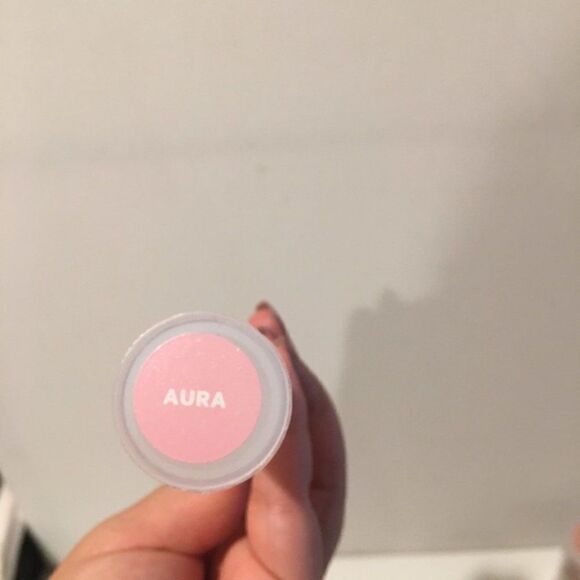 Milk Makeup Aura Liquid Highlighter Roller Pen - Picture 5 of 5